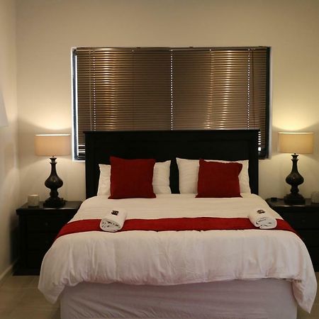Millennium Body Guards Guesthouse Hartbeespoort Bagian luar foto