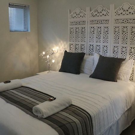 Millennium Body Guards Guesthouse Hartbeespoort Bagian luar foto